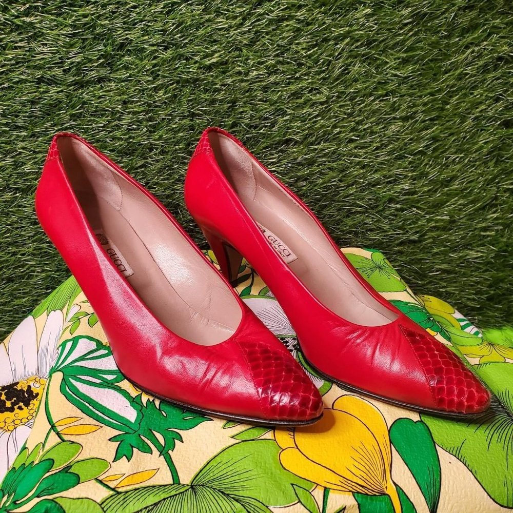 Vintage Gucci Red Pumps